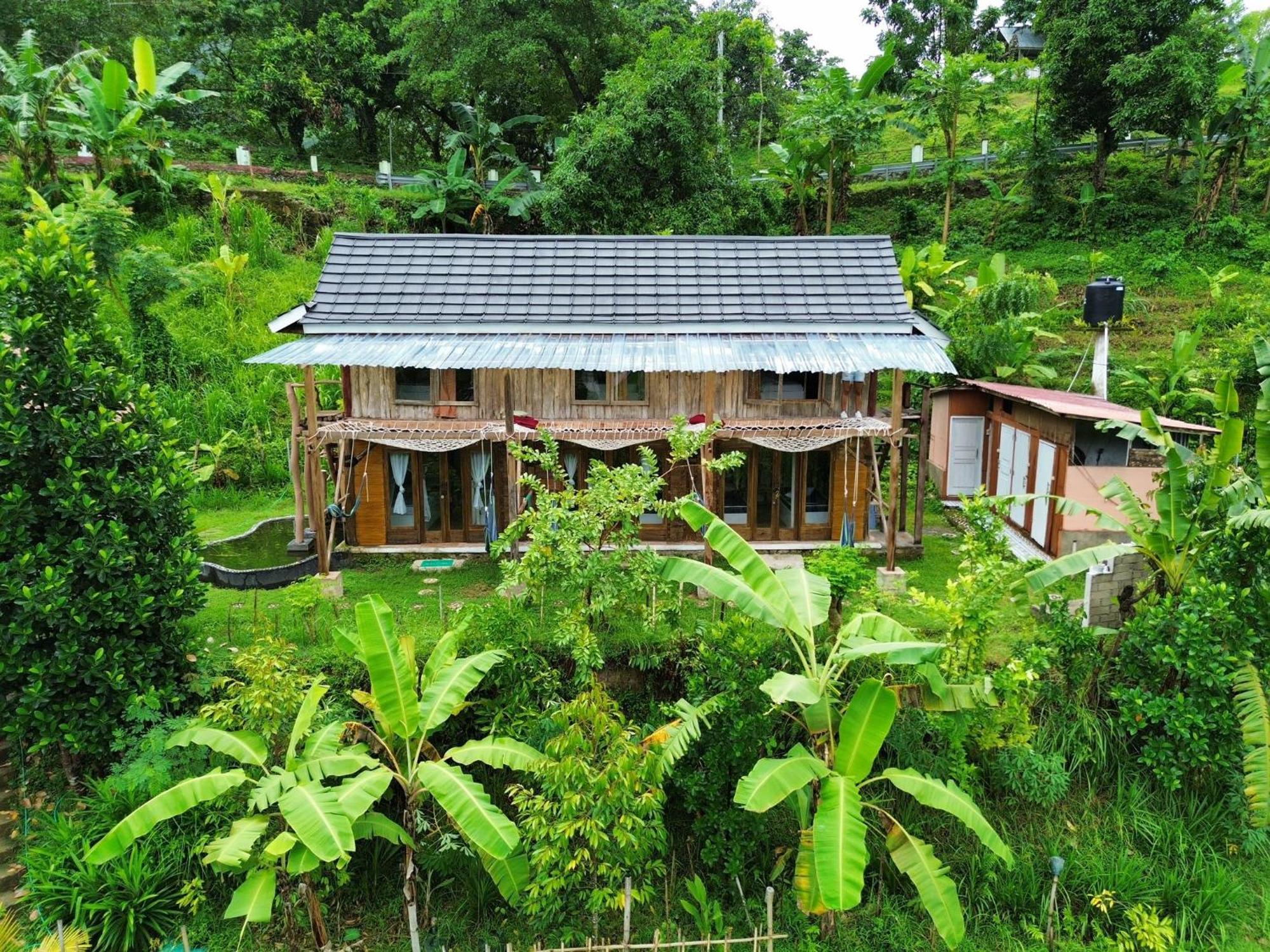 De Chicktoria Hostel Pemenang Экстерьер фото